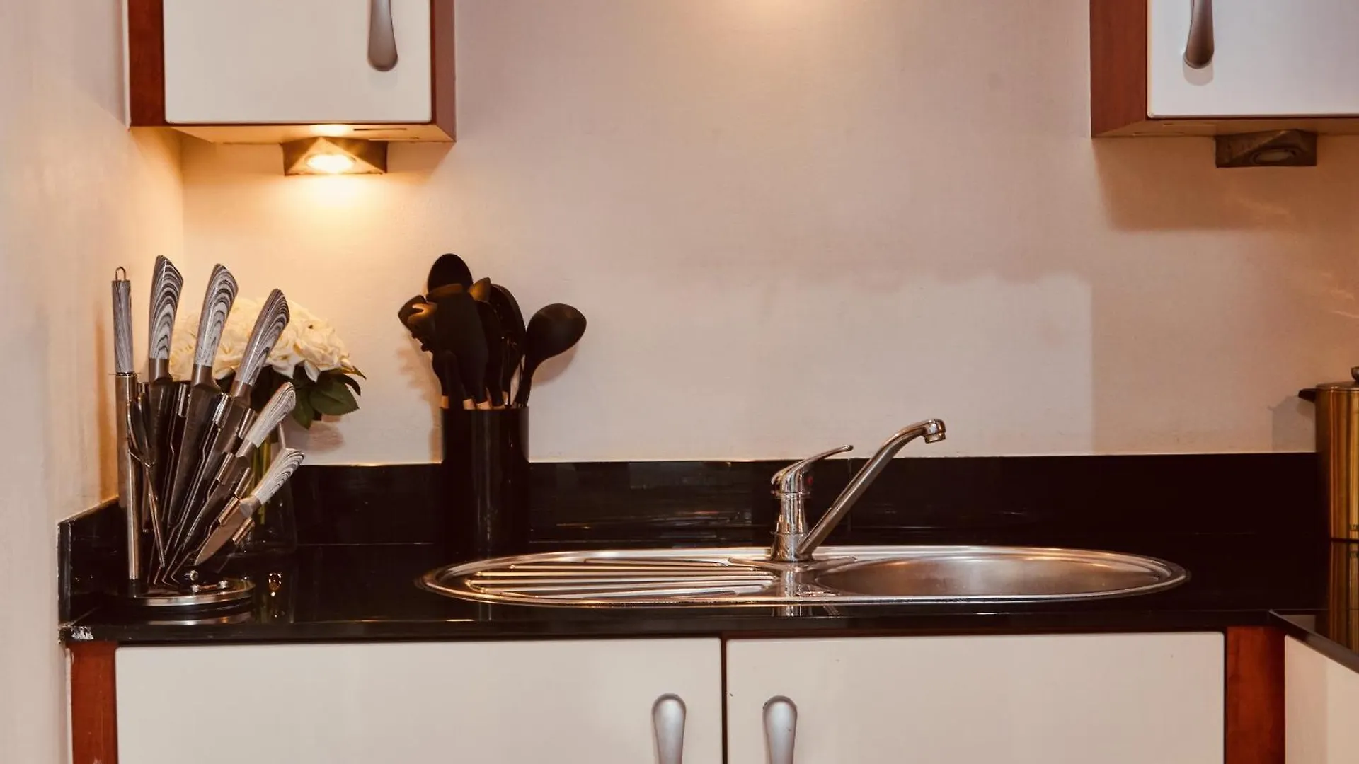 Riverside Leeds Dock Apt Free Secure Parking United Kingdom