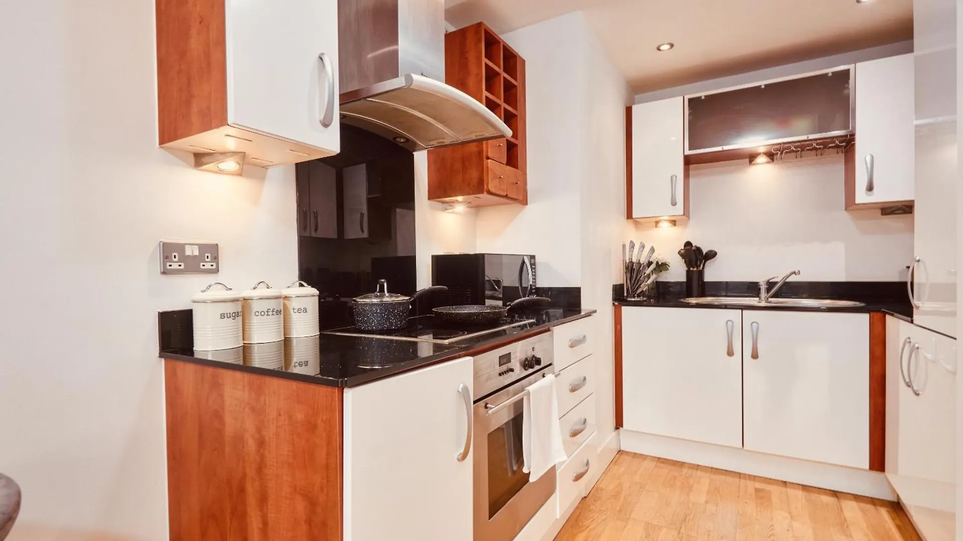 Riverside Leeds Dock Apt Free Secure Parking Leeds (West Yorkshire)